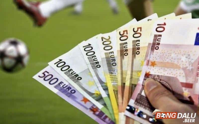 Kiếm tiền từ việc cá độ bóng đá trên điện thoại